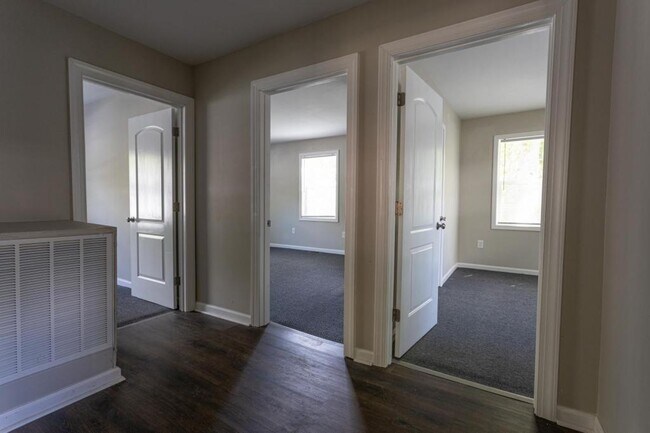 Building Photo - 516 North Dr