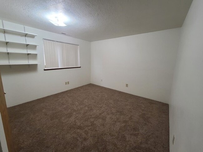 Building Photo - 3Bd/2Ba Single Story House - Available Soon!