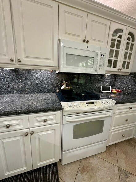 Kitchen Fully Stocked - 933 Cypress Grove Dr