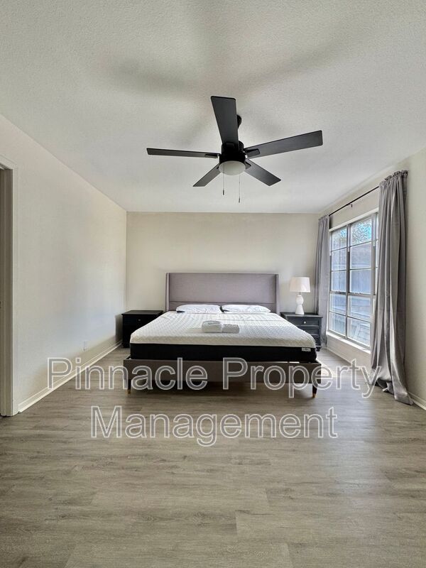 Building Photo - 2408 Lindenwood Dr