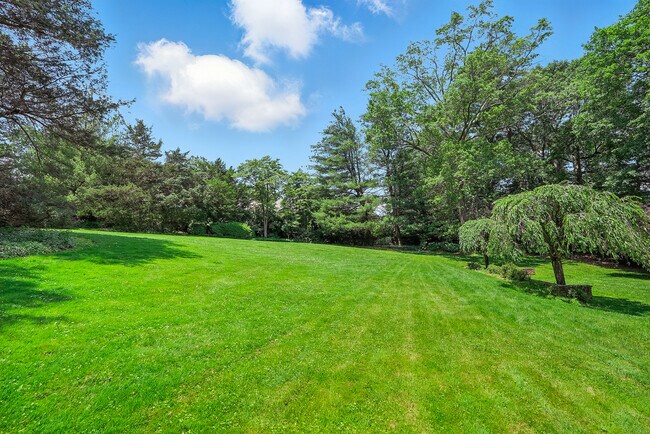 Building Photo - 6 Club Rd