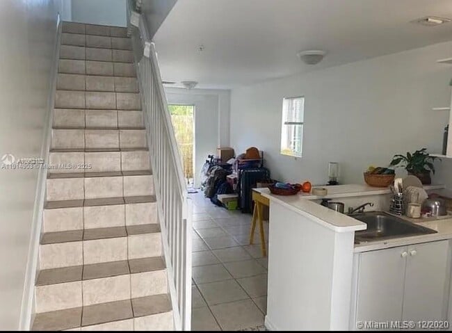 Primary Photo - 821 SW 2nd St