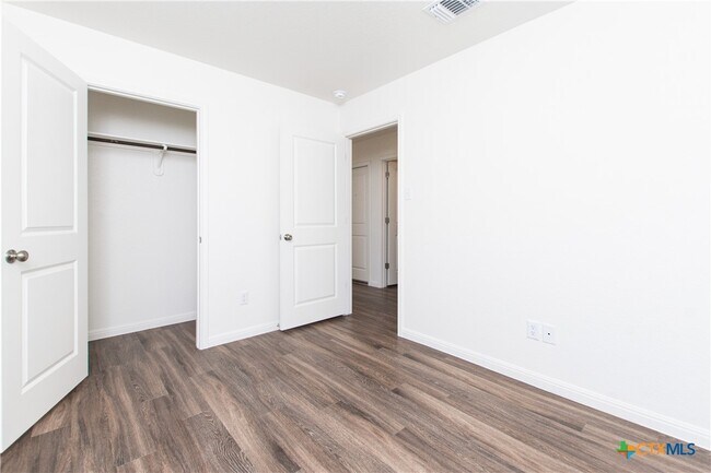 Building Photo - 5815 Betty Lou Dr
