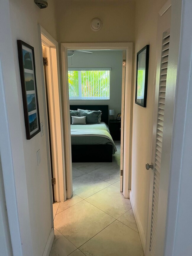 Building Photo - 4316 Sea Grape Dr