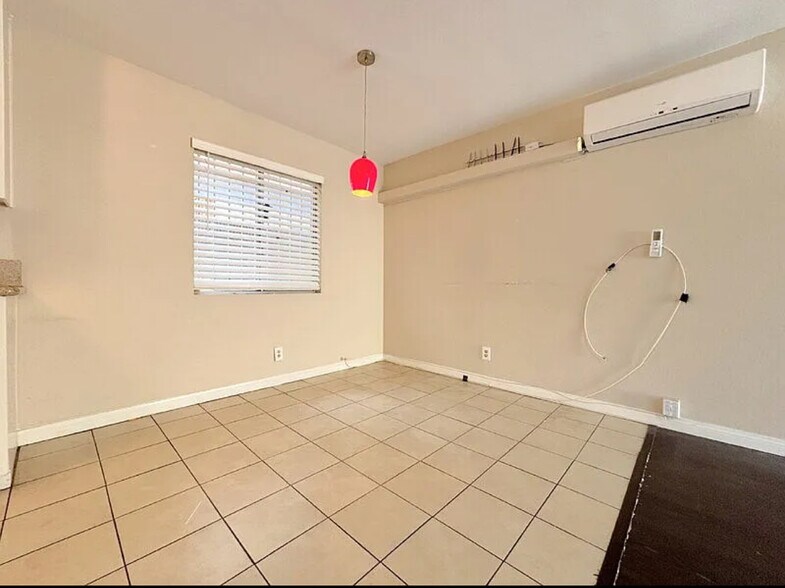 Building Photo - 1343 W 36th St