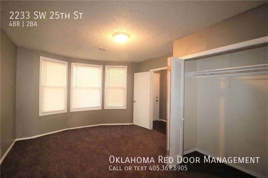 Building Photo - 2233 SW 25th St