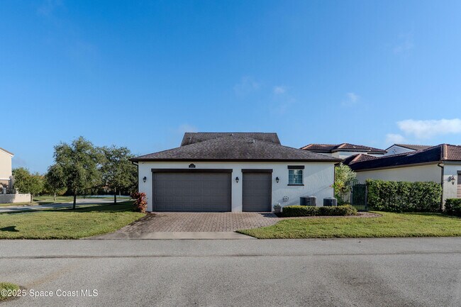 Building Photo - 2453 Rodina Dr