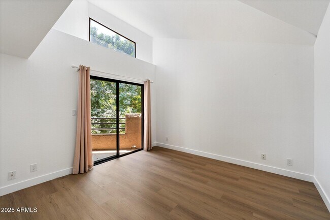 Building Photo - 10301 N 70th St