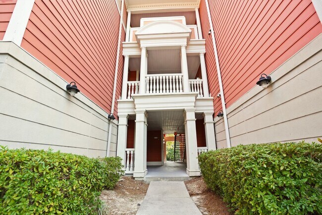 Building Photo - 2 bedroo 2-bathroom ground floor with screened patio for rent Wilmington Island