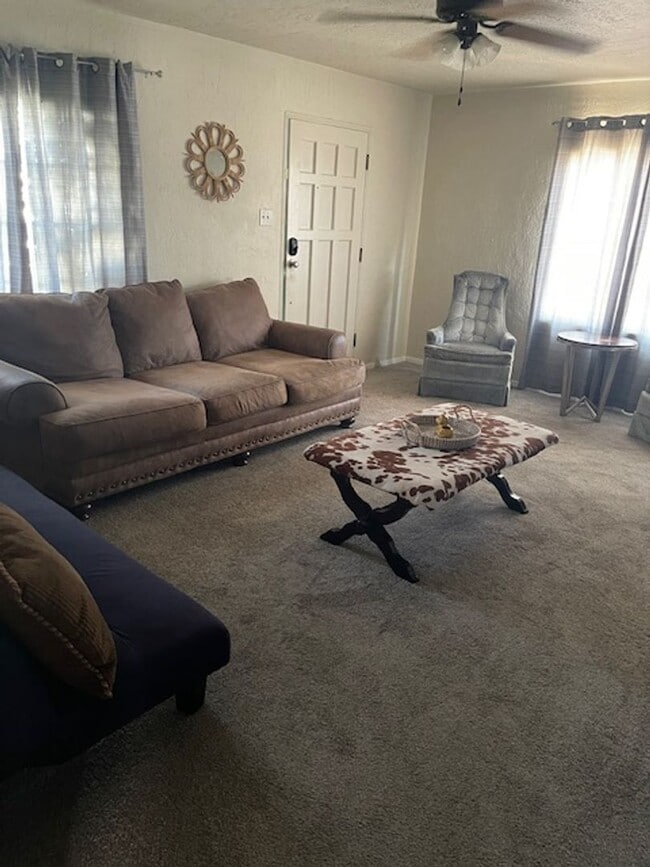 Building Photo - 1023 N Mesa