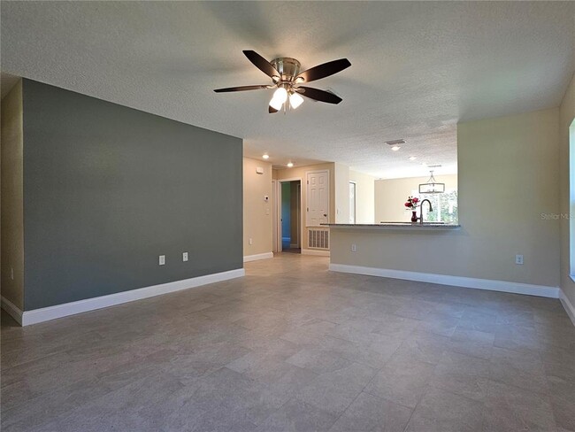 Building Photo - 6921 Central Ave