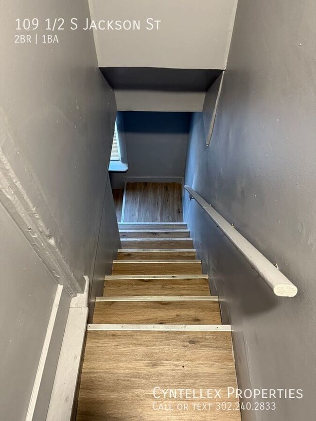 Building Photo - 109 1/2 S Jackson St-