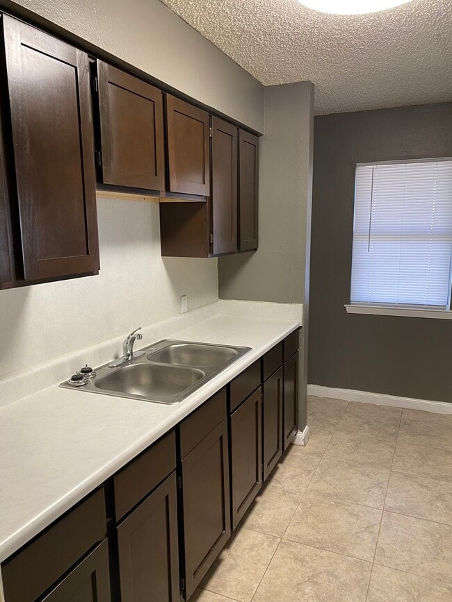 Building Photo - 2316 Carley St