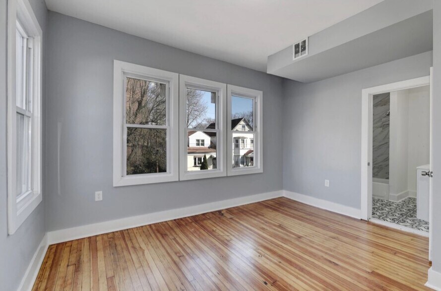 Building Photo - 53 Oak Ave