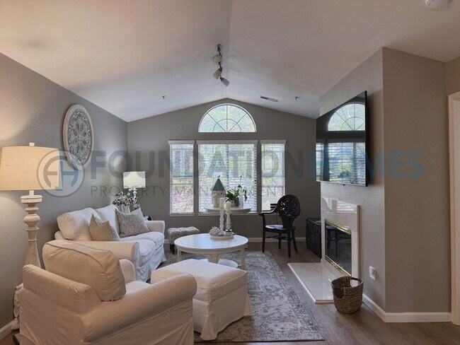 Building Photo - 38 Bridle Path Ln