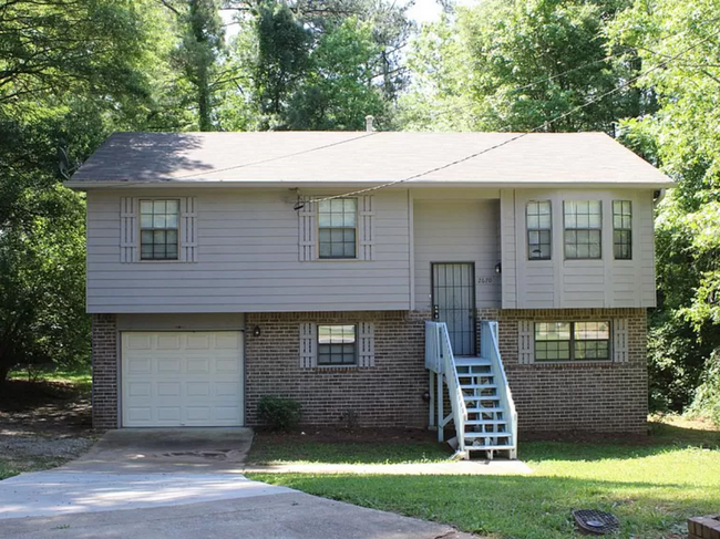 Primary Photo - 3 bed and 3 bath in Decatur!