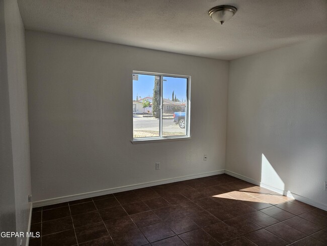 Building Photo - 2900 Roy Pace Dr
