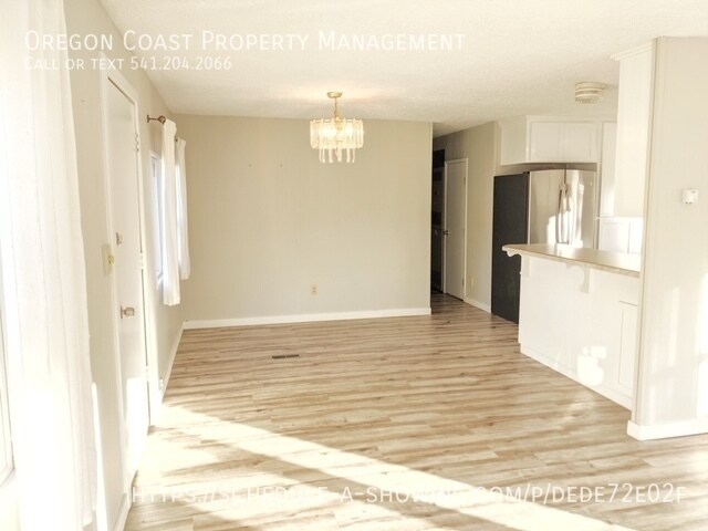 Building Photo - 302 SE Neptune Ave