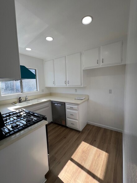 Primary Photo - 2626 W Aurora St