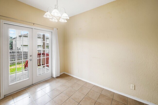 Building Photo - 3 Bedroom/2 Bath Alamo Ranch Subdivision