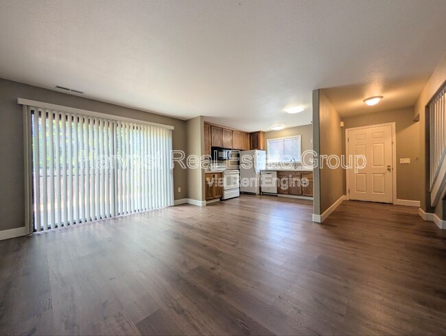 Building Photo - 318 Blossom Way