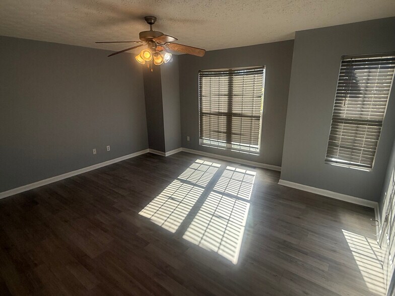 Building Photo - 2418 Piering Dr