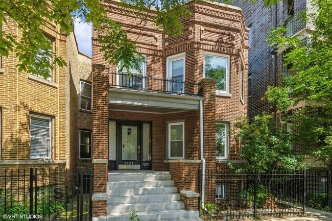 Primary Photo - 3721 N Ashland Ave