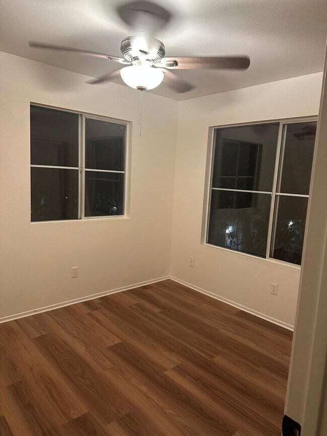 Building Photo - 1050 Harbor Heights Dr