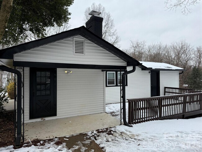 Building Photo - 94 Sumner Ave NW