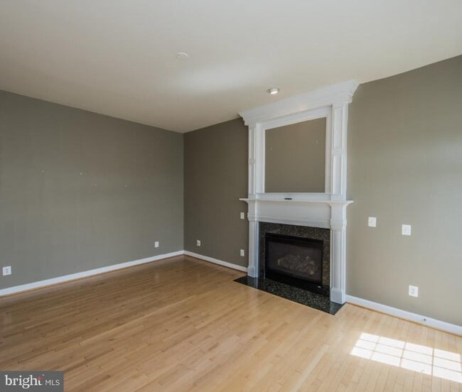 Building Photo - 29 Pathfinder Ct