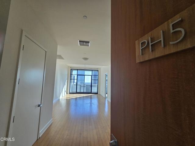 Building Photo - 3223 W 6th St