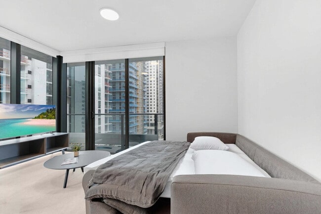 Building Photo - 501 NE 1st Ave