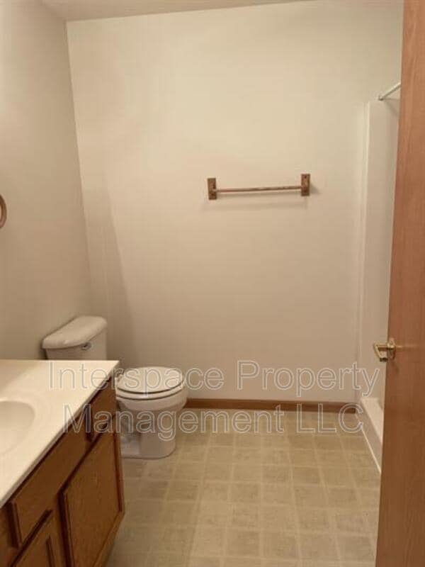 Building Photo - 105 Liberty Ln