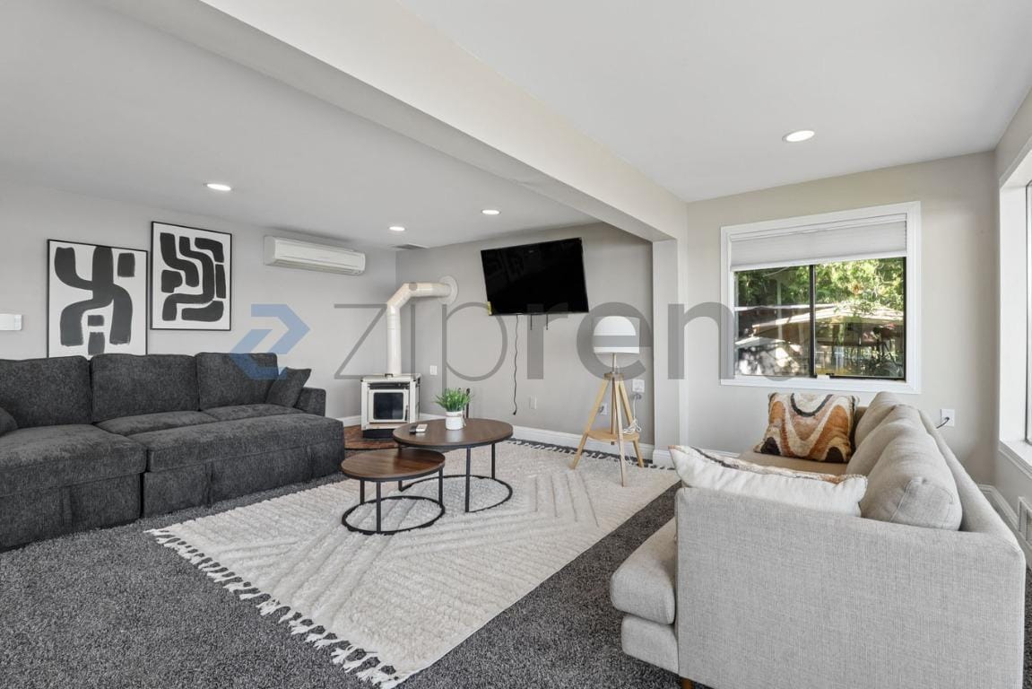 Building Photo - Unit 9750