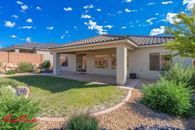 Building Photo - Stunning 4 Bedroom Home with Gorgeous Back...