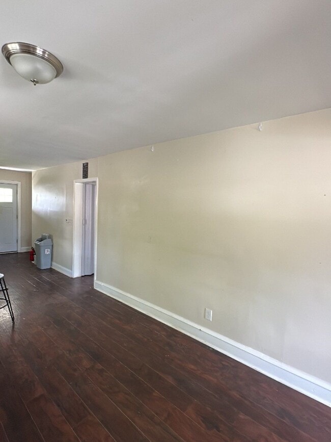 Building Photo - 558 Cincinnati Ave