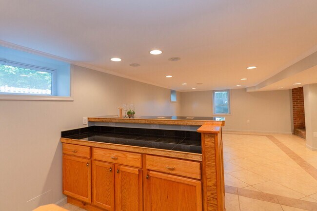 Building Photo - 4 Bed, 3, Bath Single Family Home in Ranson, WV