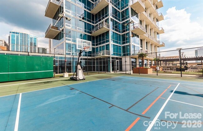 Building Photo - 215 N Pine St