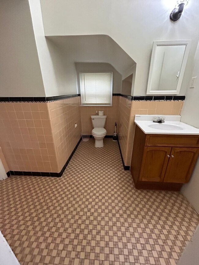 Building Photo - GB - 02 - Duplex