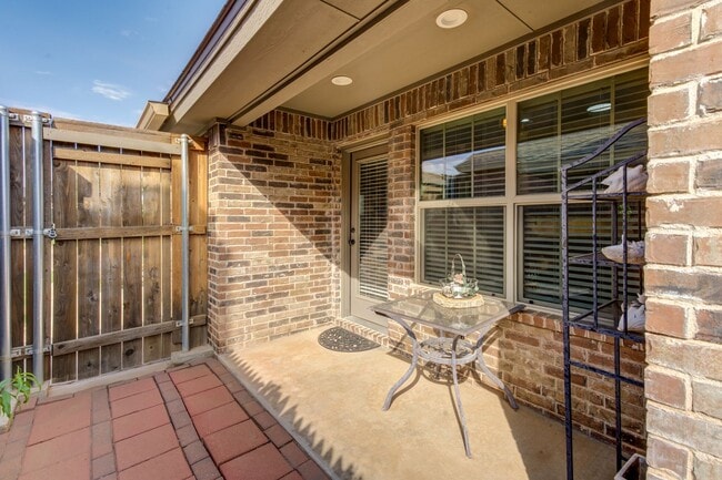Building Photo - Garden Home In Cooper West
