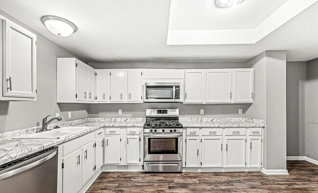 Building Photo - 841 Birch Ave
