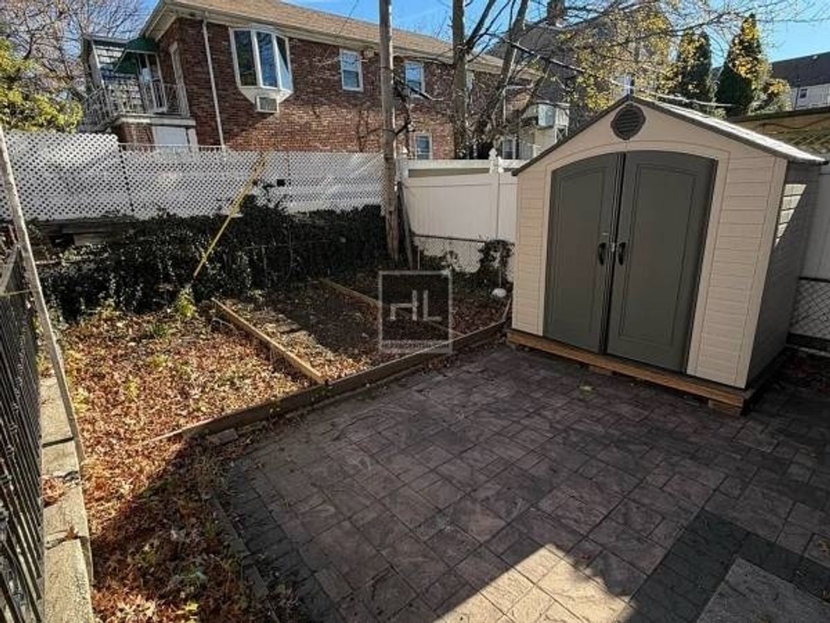 Building Photo - 73 STREET