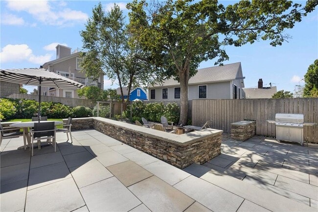 Building Photo - 9 Anthony St