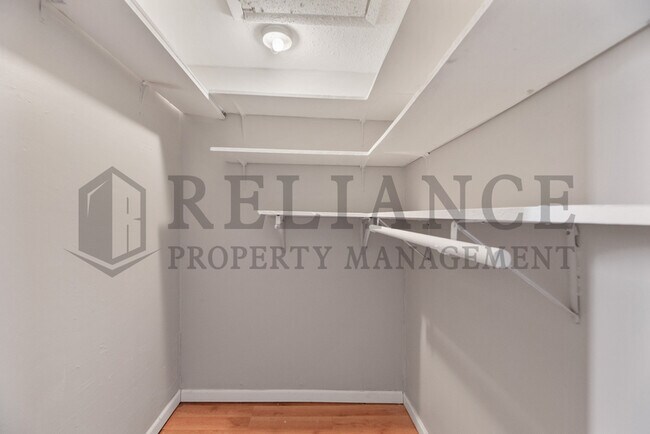 Building Photo - 2732 N Grove St