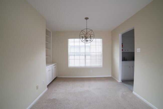 Building Photo - 2047 Sul Ross St