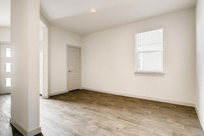 Building Photo - 13820 Clerk St