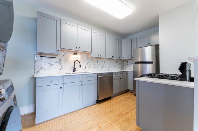 Building Photo - 845 Lyman Ave