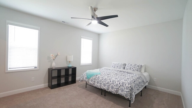 Building Photo - 329 Sparrow Rdg Dr
