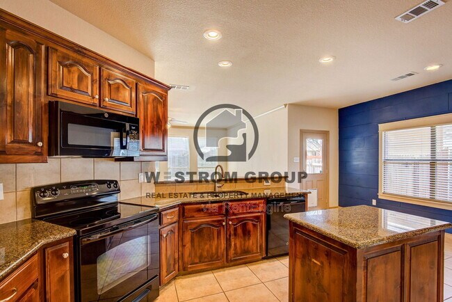 Building Photo - 3217 Hornbeam St