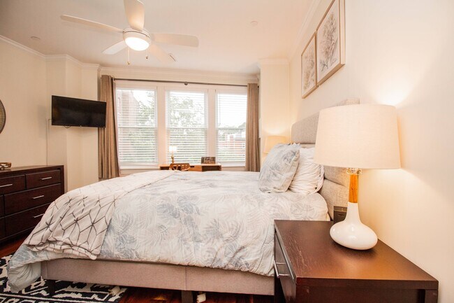 Building Photo - 1008 Tremont St